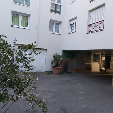 T2 Parking A Reserver Wi-Fi 10' A Pied Du Port Vannes Eksteriør billede