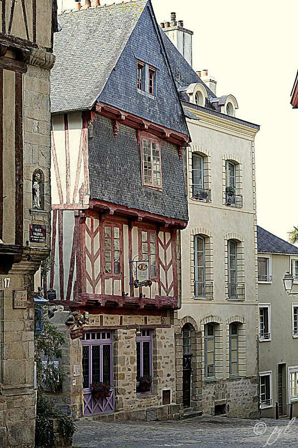T2 Parking A Reserver Wi-Fi 10' A Pied Du Port Vannes Eksteriør billede